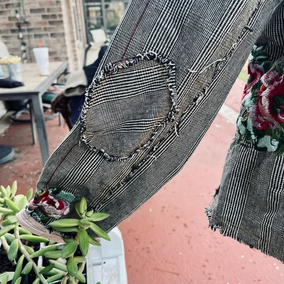 Paparazzi Houndstooth Blazer with Embroidered Flowers Women Size Large - Picture 9 of 15